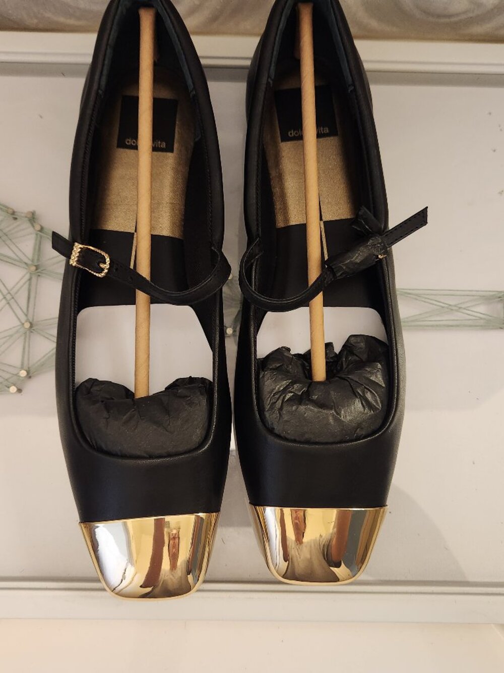 Dolce Vita Leather "Reyes" cap toe flats. NIB. Size 9
